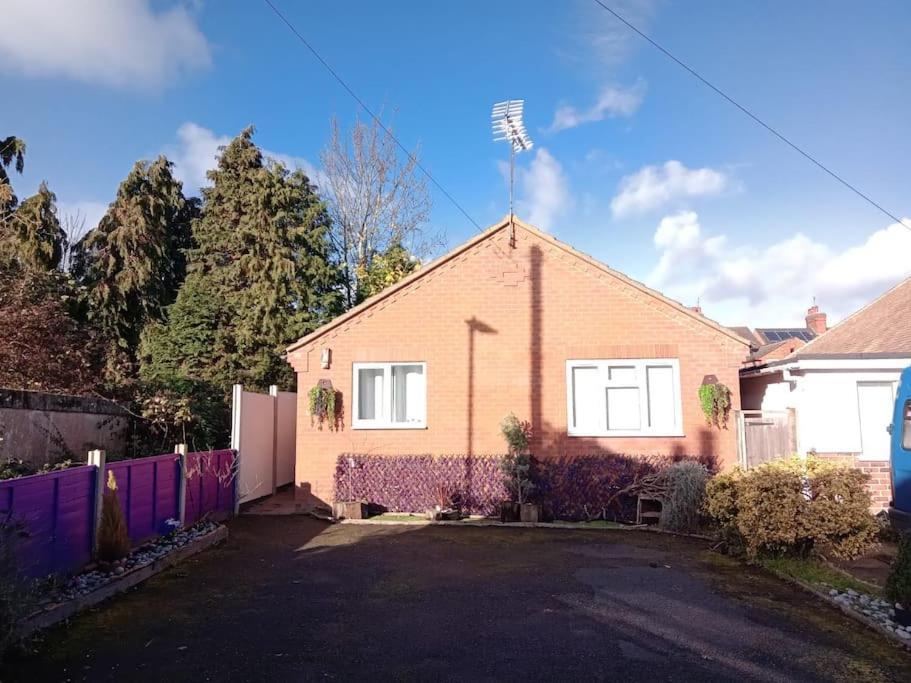 Cosy Bungalow In A Handy Location Market Harborough Exterior photo