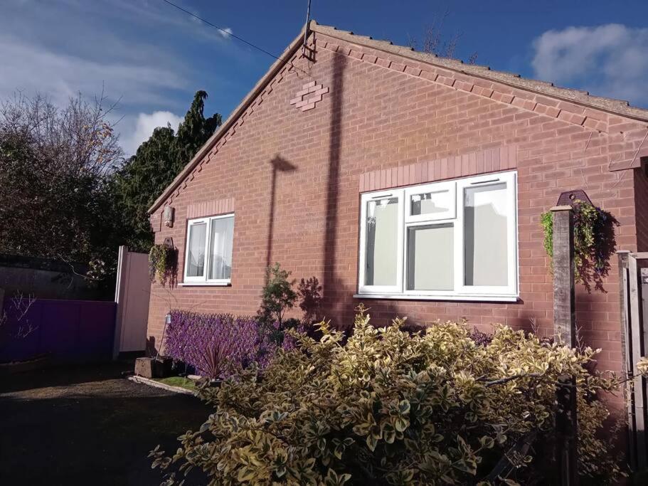 Cosy Bungalow In A Handy Location Market Harborough Exterior photo